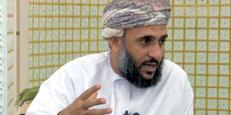 الدكتور محمود بن سليمان الريامي الدكتور محمود بن سليمان الريامي أستاذ مساعد بكلية الآداب والعلوم الإجتماعية بقسم اللغة العربية وآدابها بجامعة السلطان قابوس