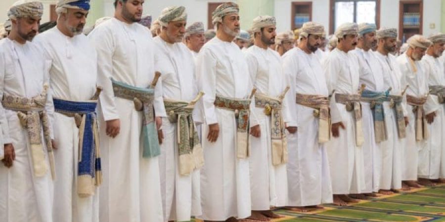 جلالةُ السُّلطان المعظّم يؤدّي صلاةَ عيد الأضحى المبارك