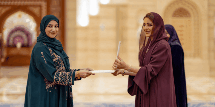 السّيدةُ الجليلةُ حرمُ جلالةِ السُّلطان ـ حفظهَا اللهُ ورعاهَا ـ