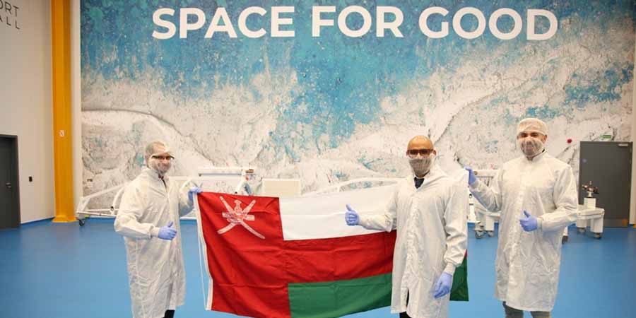 أول قمر صناعي عُماني سيتم إطلاقه في المدار الأرضي المنخفض في مطار نيوكواي في كورنوال بالمملكة المتحدة.