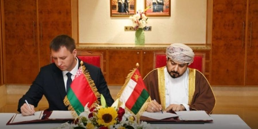 وزارة التجارة والصناعة وترويج الاستثمار جانب من التوقيع