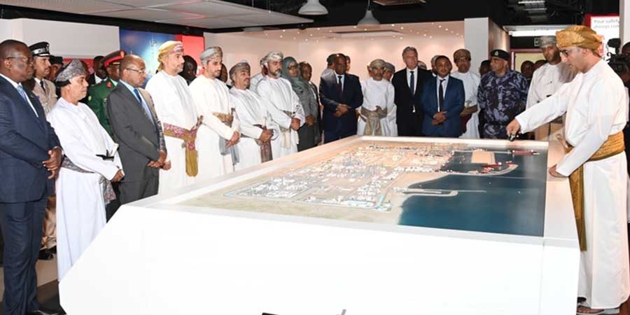 سلطنة عٌمان تعرّف دولة الرئيس على التسهيلات اللوجستية والمزايا الاستثمارية التي تقدمها المنطقة الحرة بصحار لجذب اهتمام كبرى الشركات العالمية