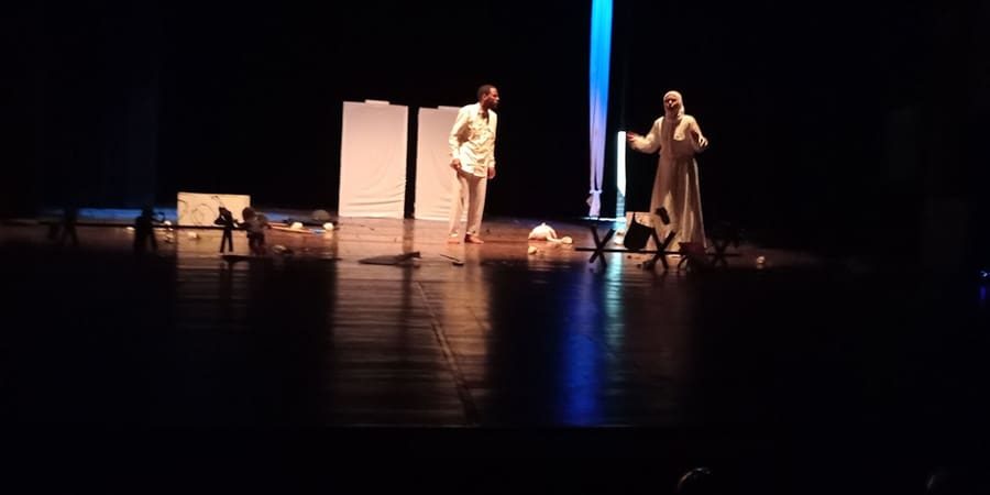 مسرحية "عويل الزمن المهزوم"