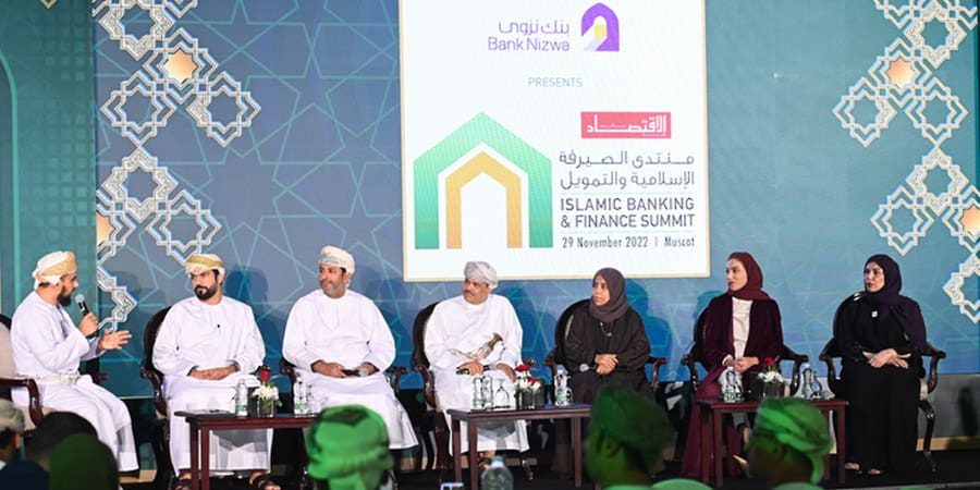 رعى افتتاحه صاحب السُّمو السيّد فهر بن فاتك آل سعيد - مسؤولون وخبراء ومتخصصون في التمويل والصيرفة الإسلامية والتأمين التكافلي من سلطنة عُمان وخارجها