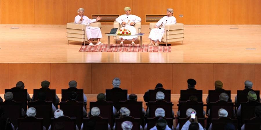 رواد الأعمال وأصحاب المؤسسات الصغيرة والمتوسطة لقاءً مع رواد الأعمال بالمحافظة وذلك بمجمع السلطان قابوس الشبابي للثقافة والترفيه بصلالة.