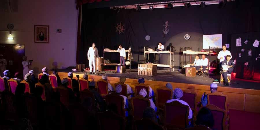 جامعة السُّلطان قابوس جانب من العرض المسرحي