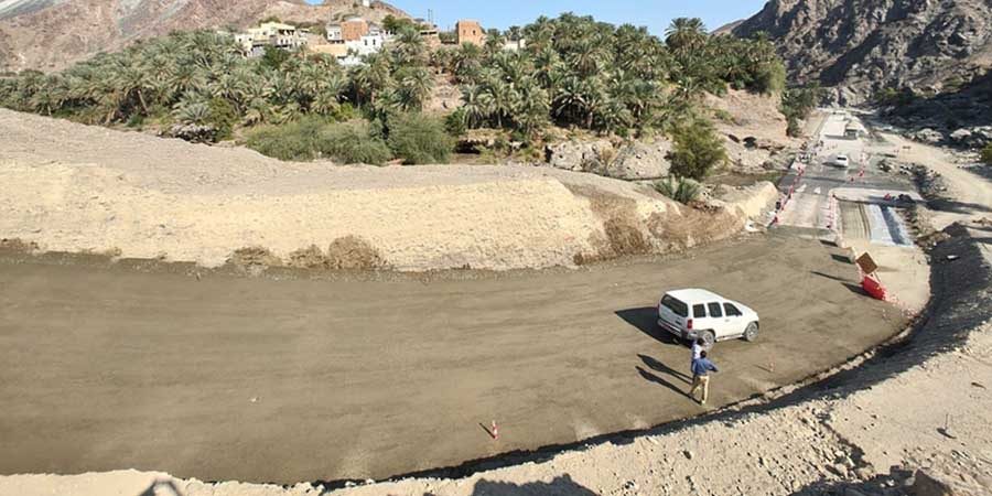 طريق وادي الصرمي في ولاية الخابورة بمحافظة شمال الباطنة