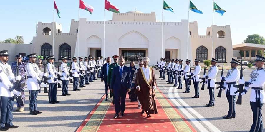 غادر البلاد مساء اليوم دولة الدكتور حسين علي مويني رئيس زنجبار والوفد المرافق له