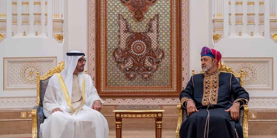 حضرةُ صاحبِ الجلالةِ السُّلطان هيثم بن طارق المعظم ـ حفظه الله ورعاه ـ مع صاحب السمو الشيخ محمد بن زايد آل نهيان رئيس دولة الإمارات العربية المتحدة.