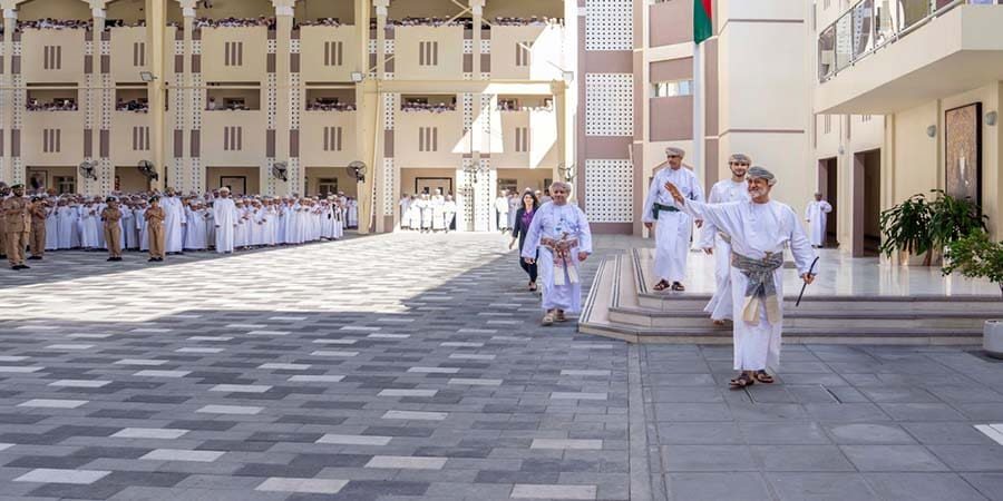 سلطنة عُمان زيارةٍ مباركةٍ لمدرسة السُّلطان فيصل بن تركي
