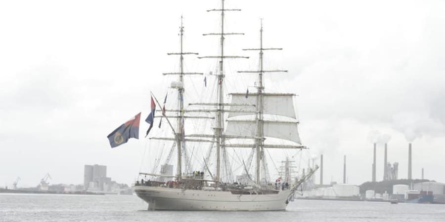 سفينة البحرية السلطانية العُمانية "شباب عُمان الثانية"