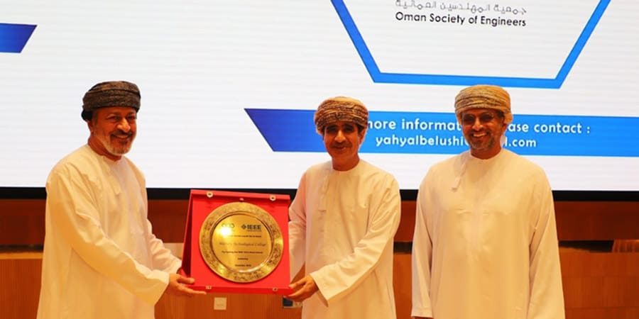 رعى الملتقى  البروفيسور عبدالله بن حمد البادي رئيس جمعية مهندسي الكهرباء والإلكترونيات.