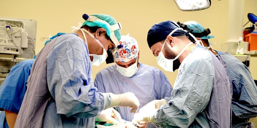 الفريقٌ الطبيٌّ