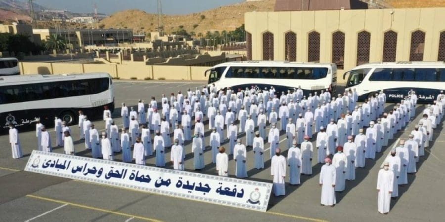 شرطة عمان السلطانية توظف دفعة جديدة من المواطنين