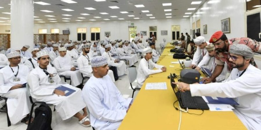 عددًا من خريجي دبلوم التعليم العام