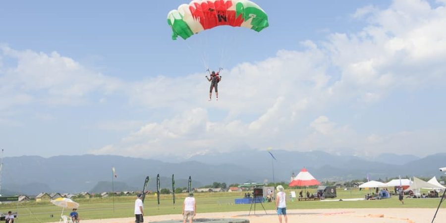 سلطنة عُمان بطولة سلوفينيا للقفز الحر