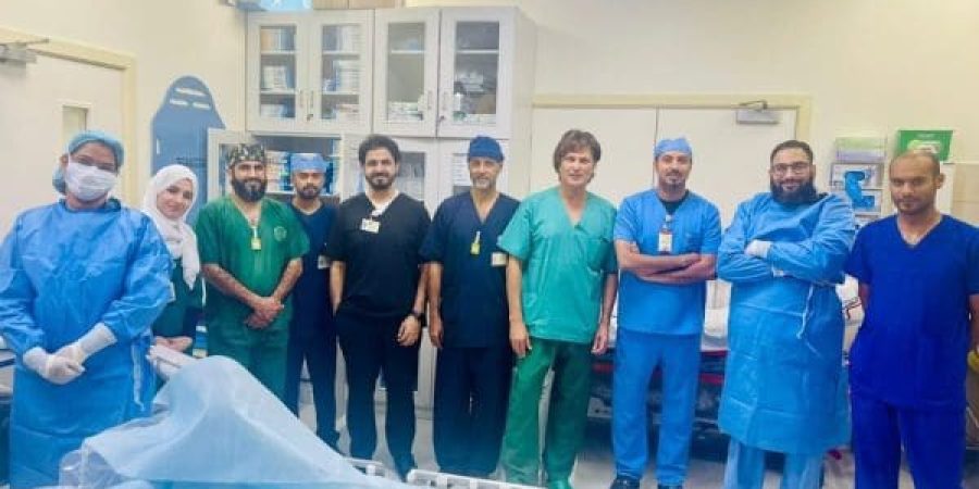 بمشاركة أطباء وممرضين وفنيّين من قسم القلب والقسطرة