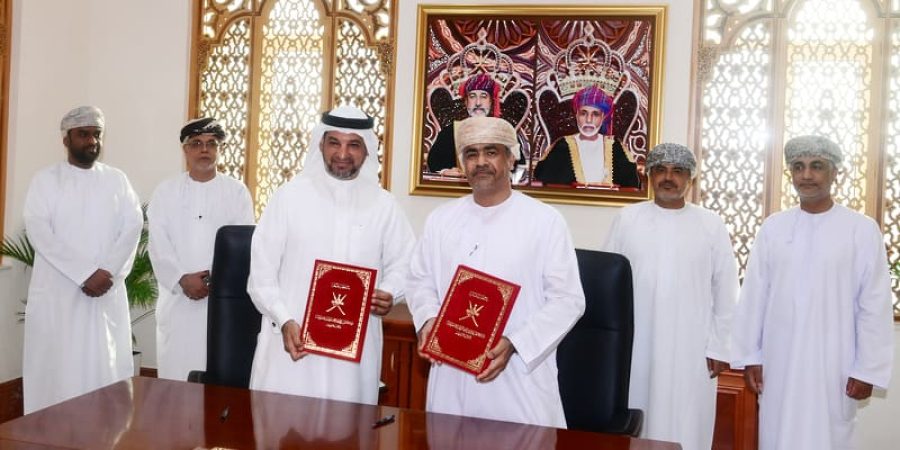 سلطنة عُمان جانب من توقيع مذكرة التفاهم.