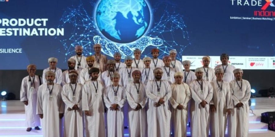 المشاركين من محافظتي الداخلية وظفار.
