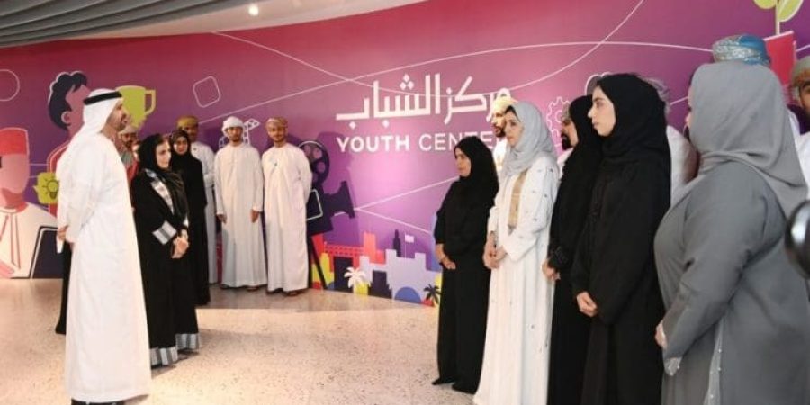 سُمو الشيخ ذياب بن محمد بن زايد يزور مركز الشباب