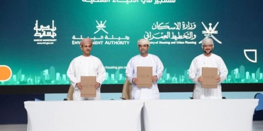 بلدية مسقط اتفاقية للتشجير في الأحياء السكنية