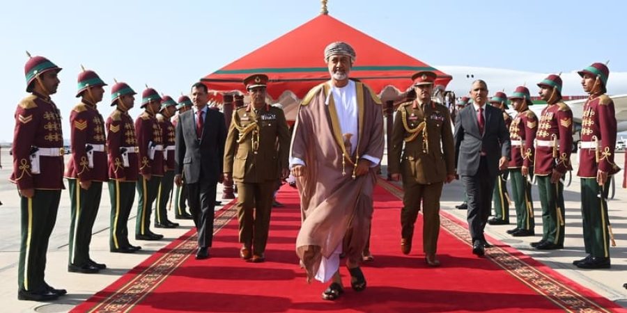 سلطنة عُمان جلالة السُّلطان المعظّم يعود إلى البلاد