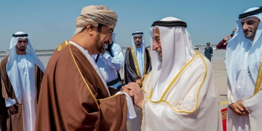 حاكم إمارة الشارقة يصل إلى سلطنة عُمان